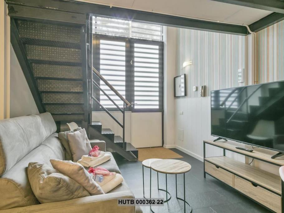 Alcam Futbol Pequeno Apartment Barcelona Bagian luar foto
